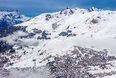 Simon Malster, expert en immobilier de ski, explique ce qu'il faut savoir lorsqu'on achète une propriété dans les Alpes.